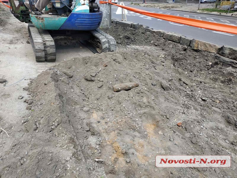 В Николаеве при реконструкции дорожной развязки нашли артиллерийский снаряд