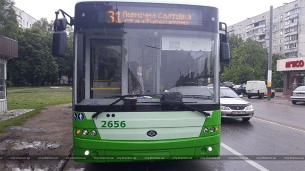 В Харькове обстреляли троллейбус с пассажирами