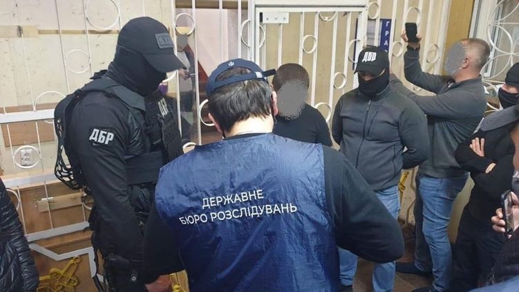 Банда полицейских в Павлограде пытала невиновных и давала им наркотики