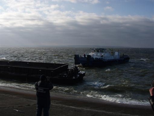 Экипаж буксира "Нибулон-1" спас моряка и 2 баржи в Кременчугском водохранилище