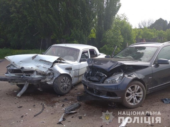 Две легковушки столкнулись в Житомирской области: пострадали женщина и двое детей