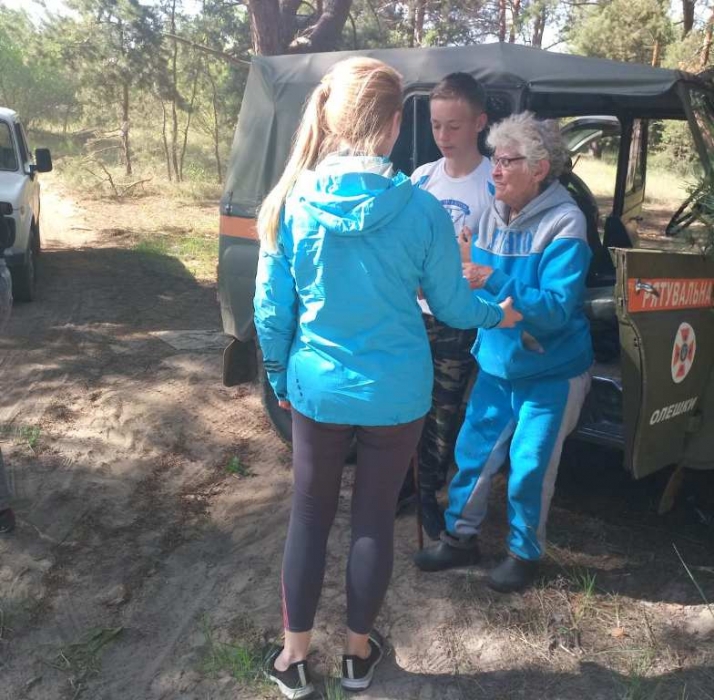 В Олешковских лесах почти сутки искали потерявшуюся пенсионерку из Николаева 