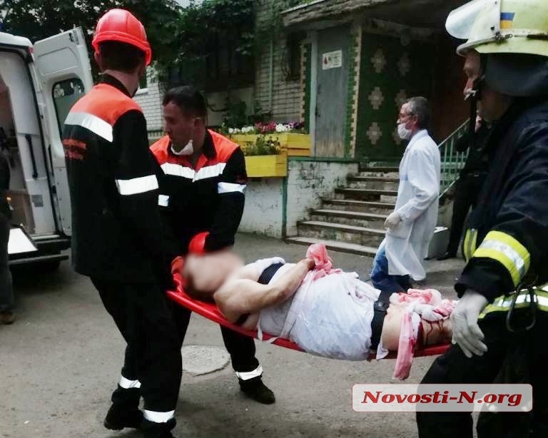 В Николаеве 90-летняя женщина выпала с 3-го этажа
