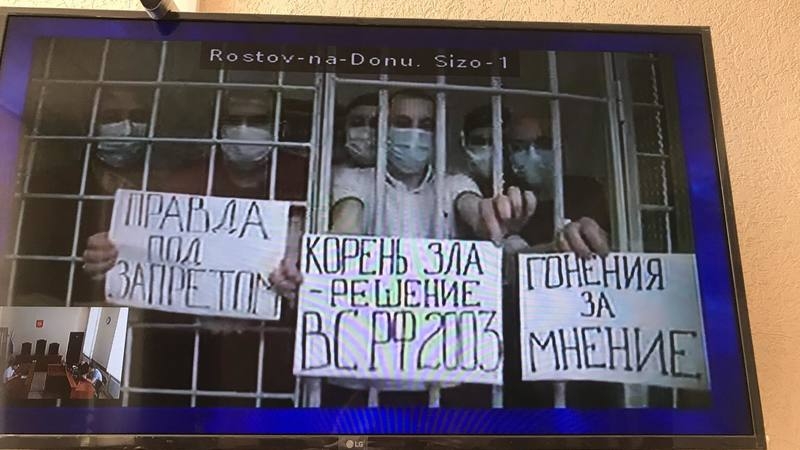 Фигуранты «бахчисарайской группы» устроили протест в российском суде