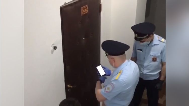За Ефремовым приехала полиция - актер отказывается выходить из квартиры