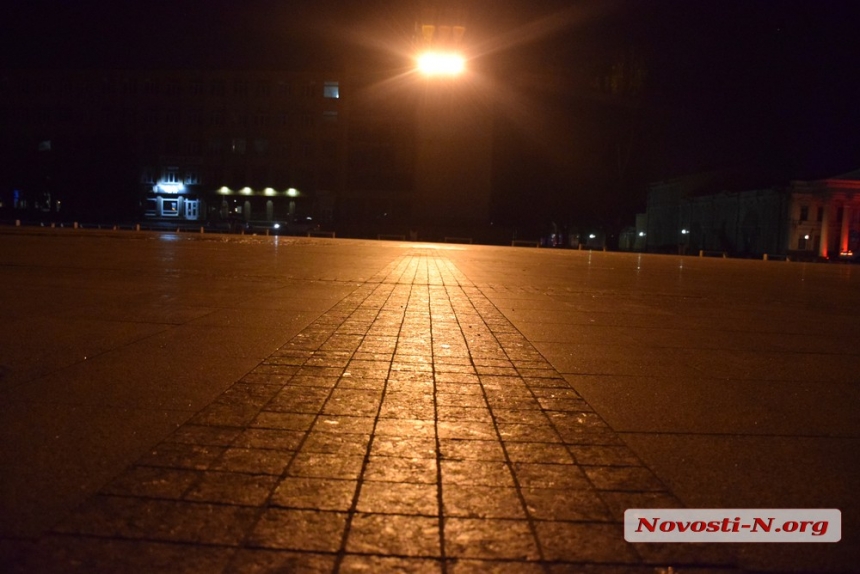 Как выглядит Серая площадь Николаева в полумраке. Фото