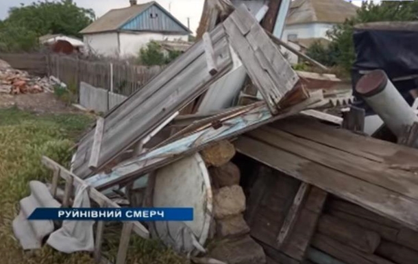 В Херсонской области смерч повредил дома. ВИДЕО