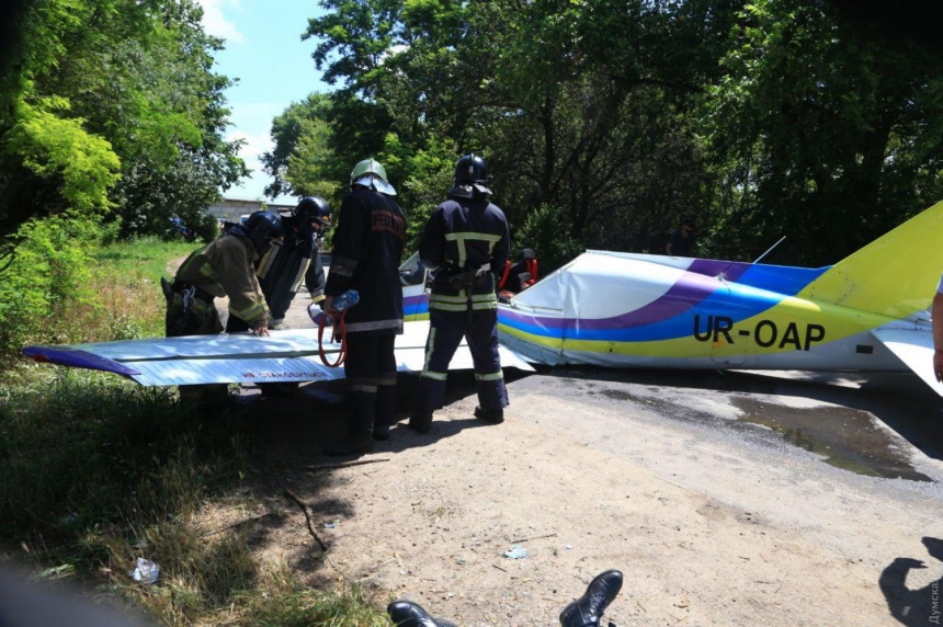 В Одессе скончался второй пилот разбившегося легкомоторного самолета