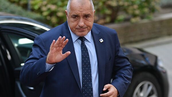 Премьер-министр Болгарии обвинил президента в подглядывании за ним в спальне
