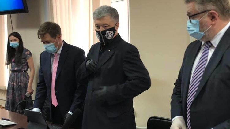Прокуратура передумала и потребовала для Порошенко личное обязательство вместо ареста
