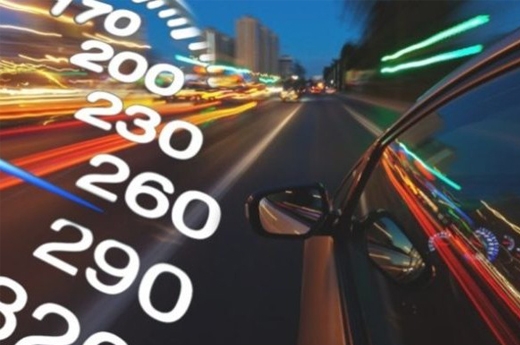 Новые антирекорды скорости в Украине — два автомобиля двигались со скоростью более 220 км/ч