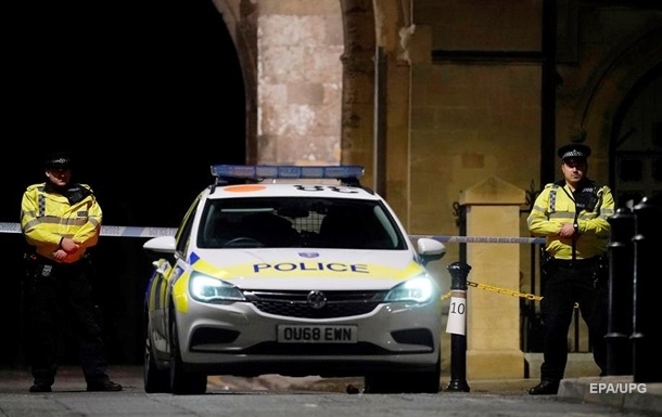 Теракт в Британии: неизвестный зарезал в парке трех человек