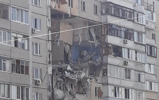 Взрыв в киевской многоэтажке: под завалами ищут людей