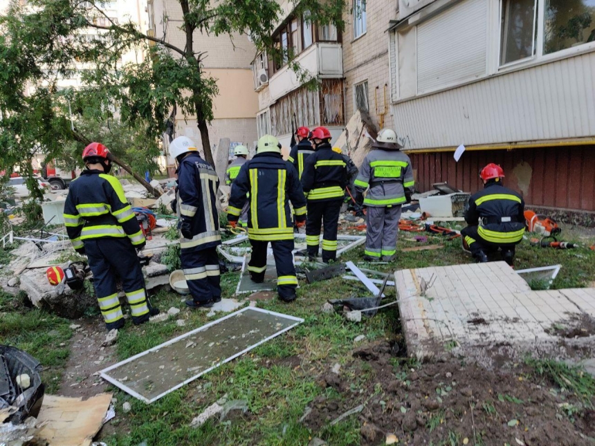 Тело второй жертвы найдено под завалами многоэтажки в Киеве