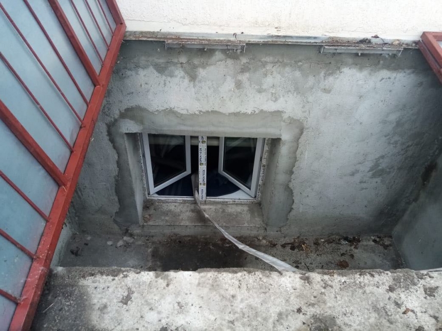 На Николаевщине школу затопило дождем: воду откачивали спасатели