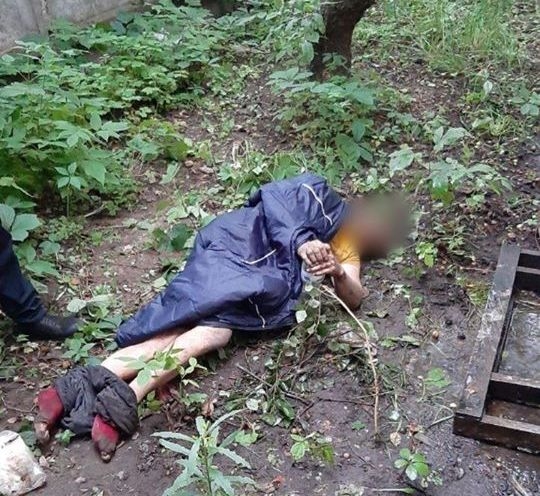В Киеве раздетый мужчина три дня пролежал на земле с травмой позвоночника
