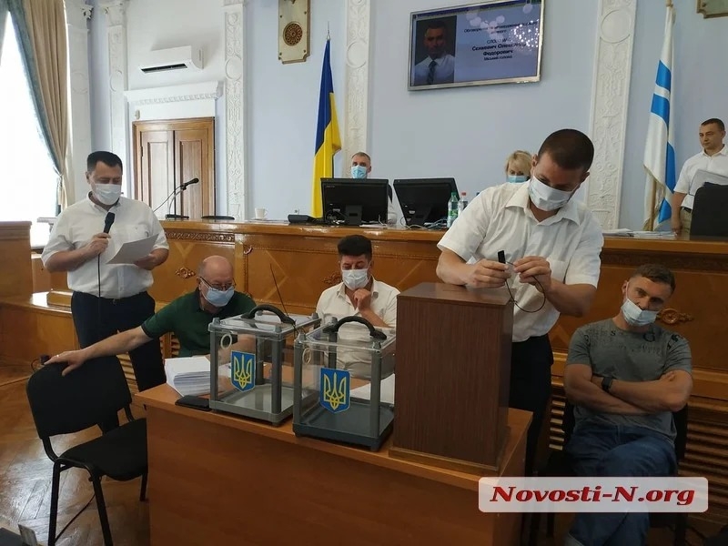 Мэр Сенкевич предложил депутатам Николаевского горсовета бесплатно сделать тесты на коронавирус 