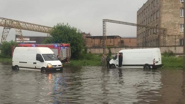 В Ивано-Франковской области наводнение добралось до больницы с коронавирусными пациентами
