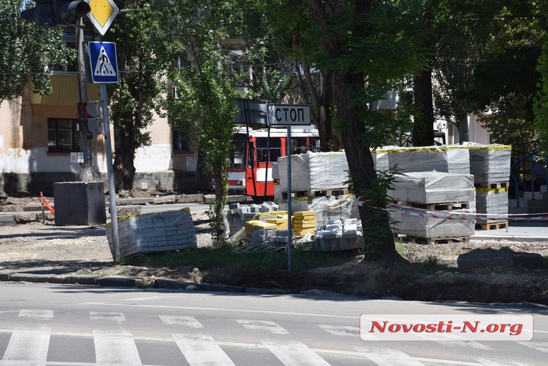 Реконструкция перекрестка Крылова – Карпенко: водители стоят в пробках, рабочие не спешат