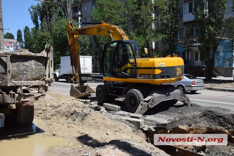 Реконструкция перекрестка Крылова – Карпенко: водители стоят в пробках, рабочие не спешат