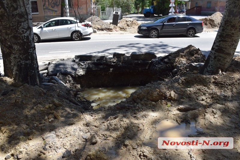 Реконструкция перекрестка Крылова – Карпенко: водители стоят в пробках, рабочие не спешат