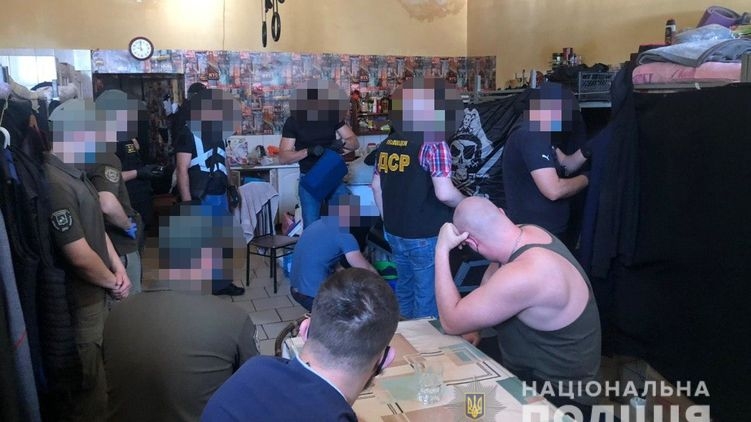 В Киевском СИЗО два криминальных авторитета вымогали у сокамерников деньги