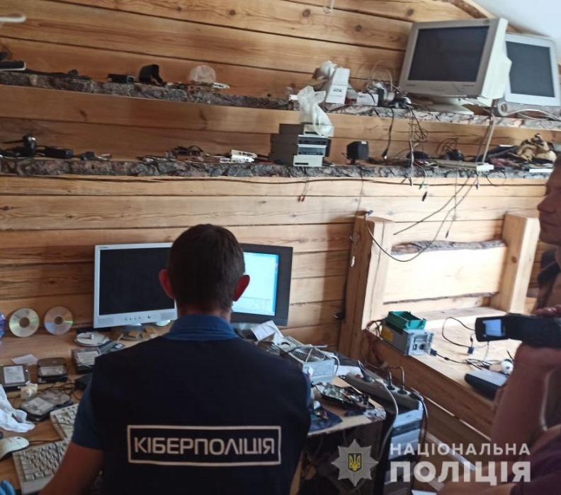 На Николаевщине мужчина организовал незаконную продажу доступа в Интернет, мешая местным провайдерам