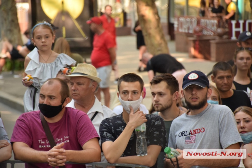 В центре Николаева состоялись яркие поединки бойцов ММА. Фоторепортаж