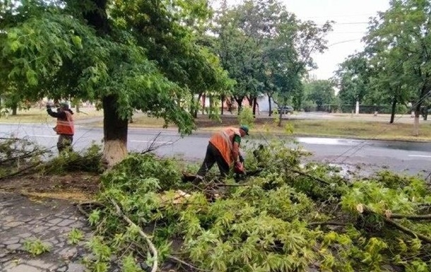 Непогода накрыла Мариуполь: затопило улицы, обесточены дома