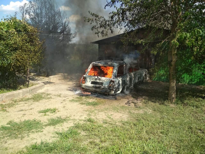 На Николаевщине сгорел гараж и 2 автомобиля