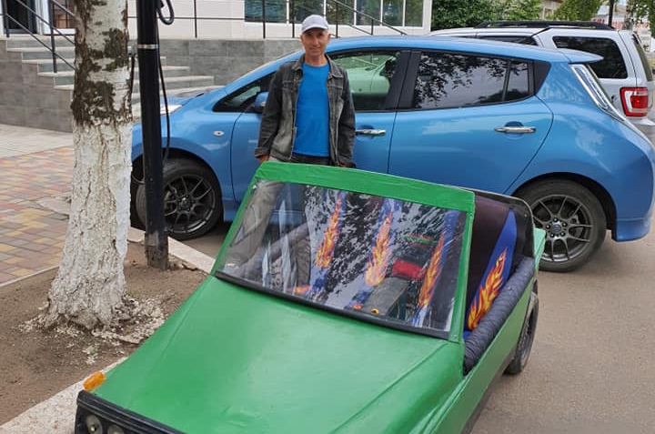 На Николаевщине мужчина соорудил из пианино и мотороллера электромобиль