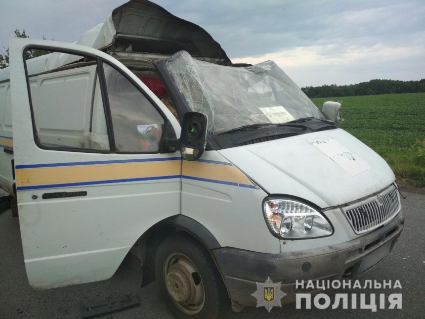 В Полтавской области взорвали автомобиль «Укрпошты»: украли 2,5 млн грн и оружие