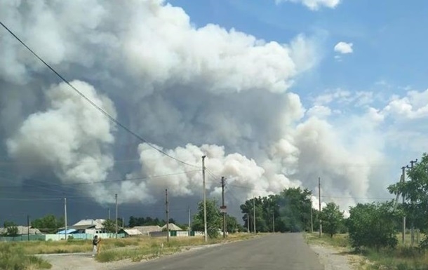 В Луганской области лесной пожар перекинулся на село: жителей эвакуируют. ВИДЕО