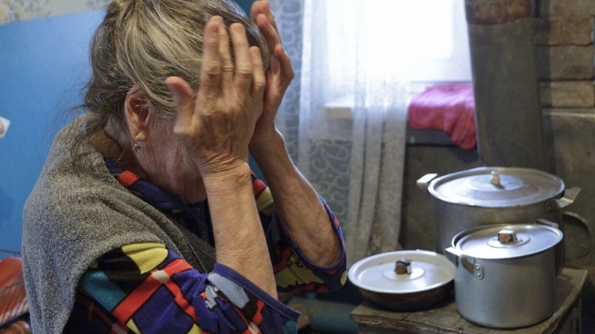 В Николаеве 85-летняя бабушка отдала «соцработникам» $2000