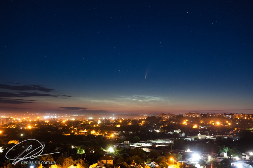 Комету в небе над Николаевом зафиксировал фотограф
