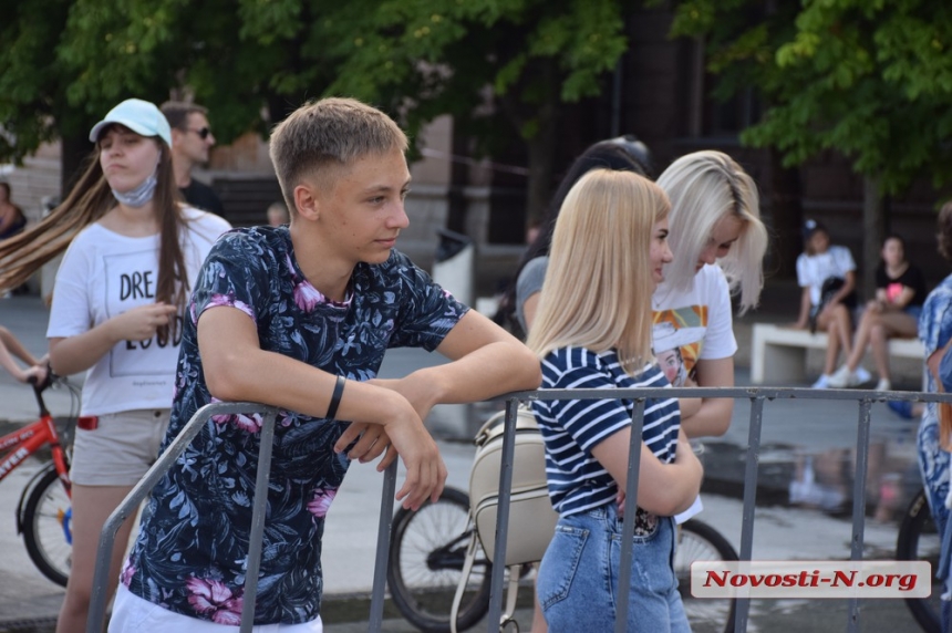 На главной площади Николаева состоялся чемпионат по воркауту. ФОТОРЕПОРТАЖ