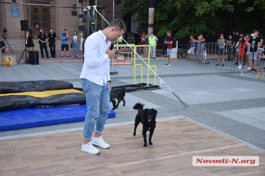 На главной площади Николаева состоялся чемпионат по воркауту. ФОТОРЕПОРТАЖ