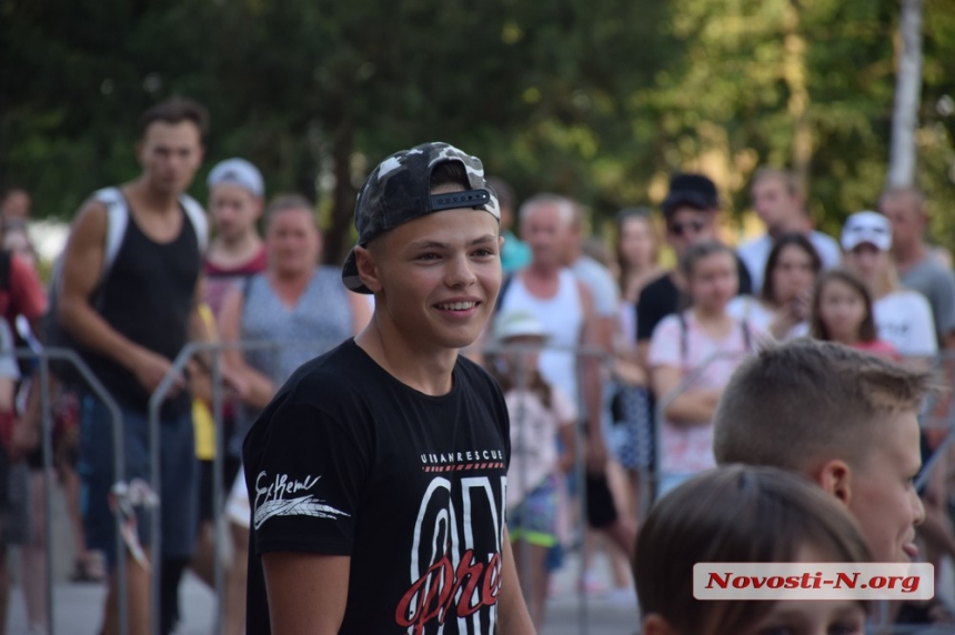 На главной площади Николаева состоялся чемпионат по воркауту. ФОТОРЕПОРТАЖ