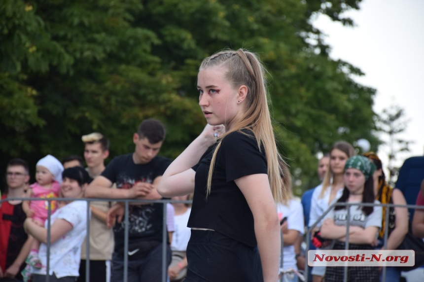 На главной площади Николаева состоялся чемпионат по воркауту. ФОТОРЕПОРТАЖ