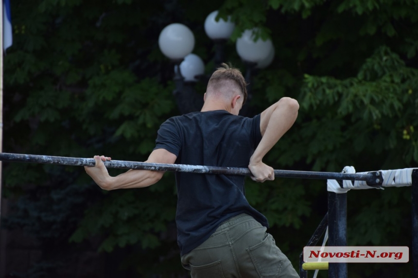 На главной площади Николаева состоялся чемпионат по воркауту. ФОТОРЕПОРТАЖ