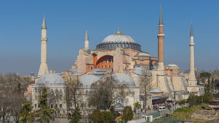 Папа Римский огорчен, что власти Турции сделают из Святой Софии мечеть