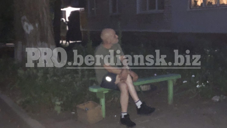 В Бердянске пьяный мужчина открыл огонь по играющим во дворе детям из окна своей квартиры