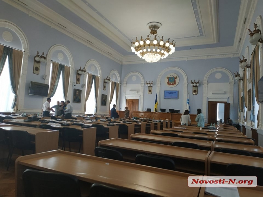 В сессии Николаевского горсовета объявлен перерыв
