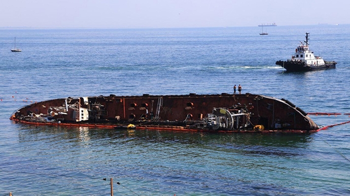 Поднятие затонувшего под Одессой танкера обойдется в 25 миллионов
