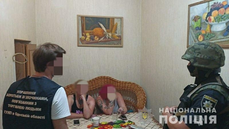 В Одессе задержали группу сутенеров, в подчинении которых были 5 женщин