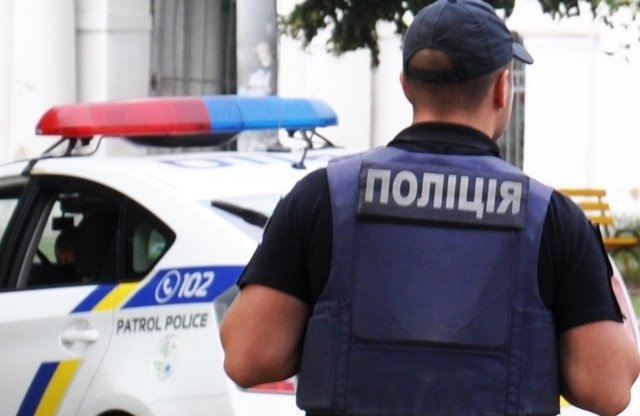 В Николаевской области мужчина вызвал полицию и избил патрульного: пострадавший в больнице