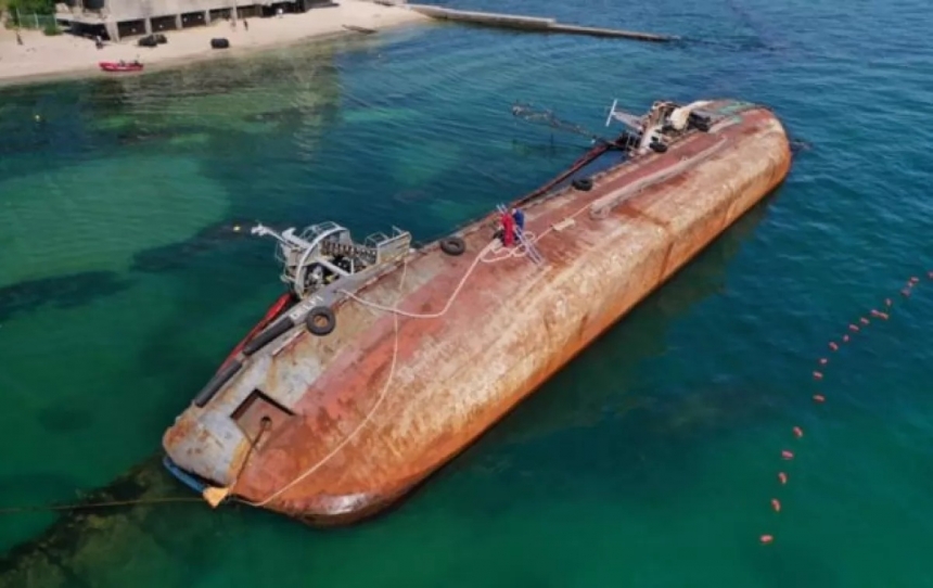 Из танкера Delfi опять произошла утечка нефти на побережье Одессы
