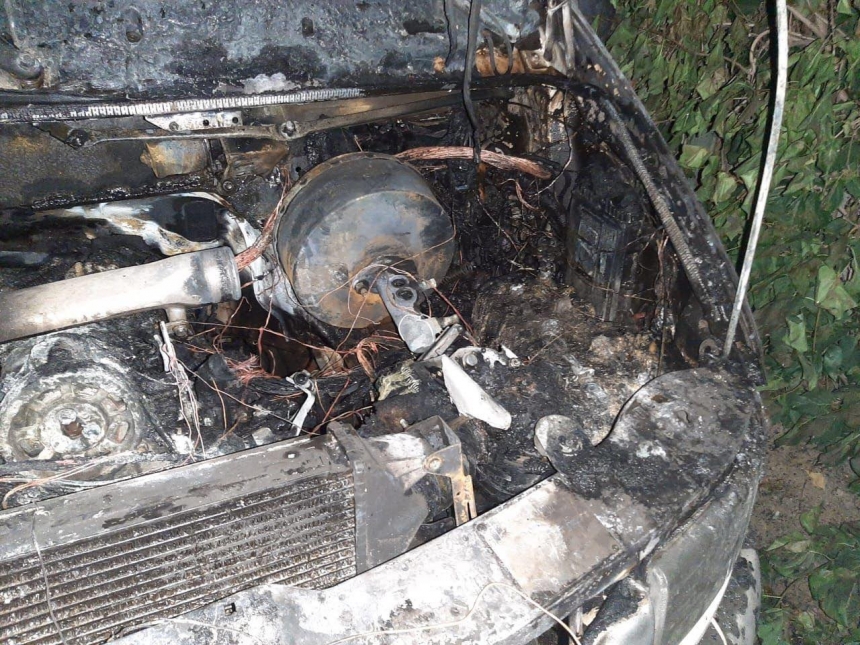 В Николаеве ночью горел автомобиль IVECO