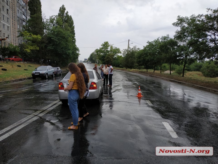 В Николаеве девушка на «Джили» сбила пешехода — пострадавший госпитализирован