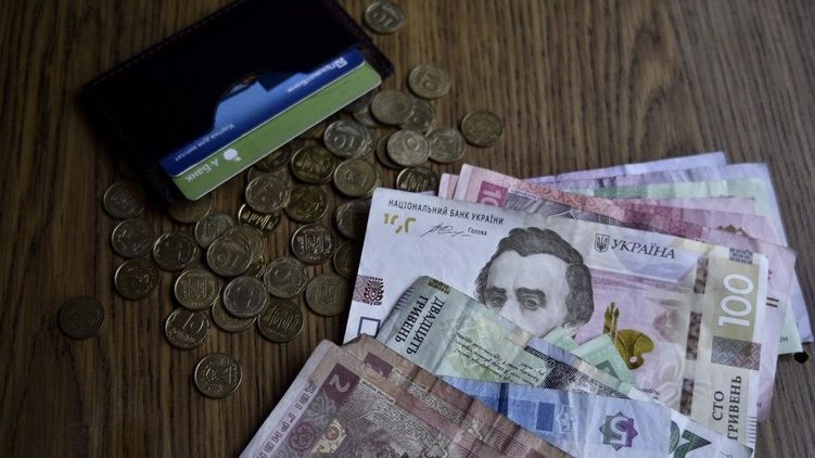 В июне средняя зарплата в Украине выросла почти на 1000 гривен - Госстат